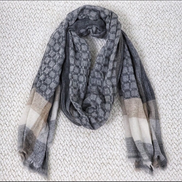 Accessories - Gray Exclusive Cashmere Handmade in Nepal Scarf Accessories - Gray Exclusive Cashmere Handmade in Nepal Scarf
